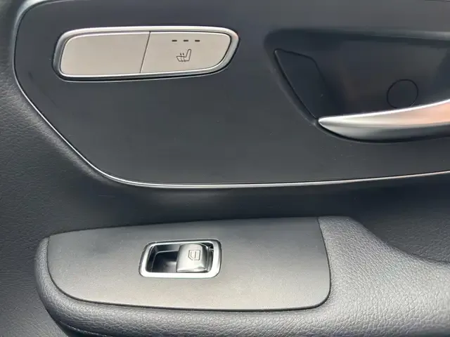 Mercedes-Benz V 220