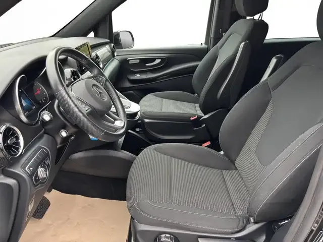 Mercedes-Benz V 220