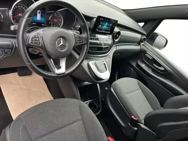 Mercedes-Benz V 220