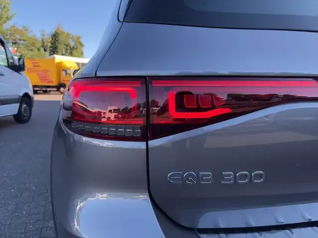 Mercedes-Benz EQB 300