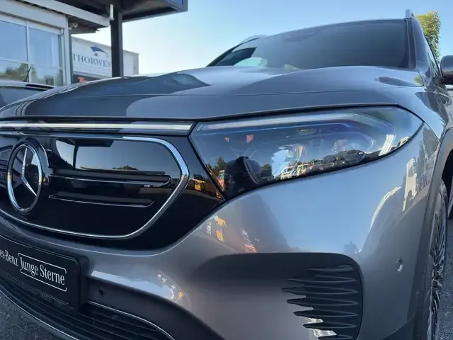 Mercedes-Benz EQB 300
