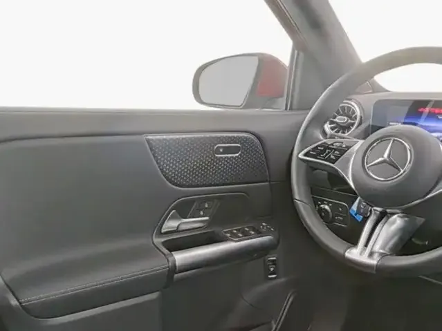 Mercedes-Benz EQA 300