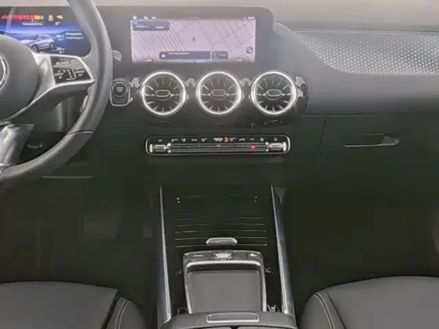 Mercedes-Benz EQA 300