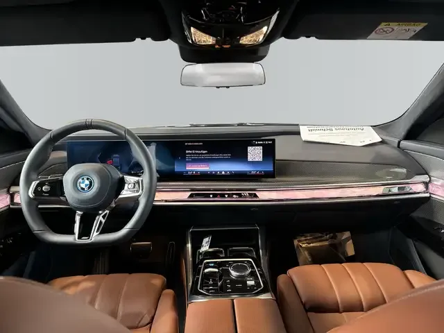BMW i7