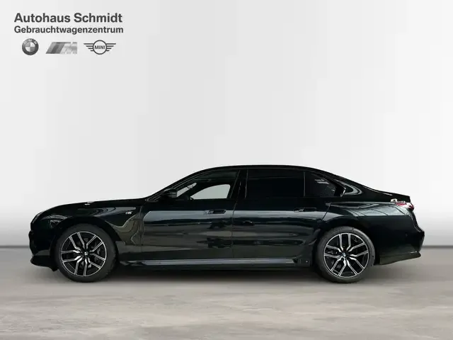 BMW i7