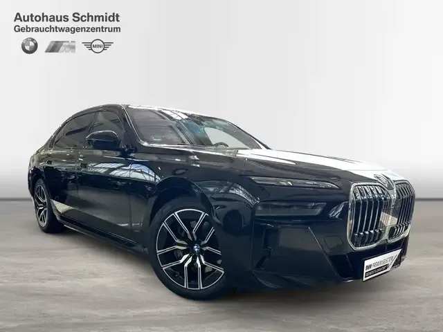 BMW i7