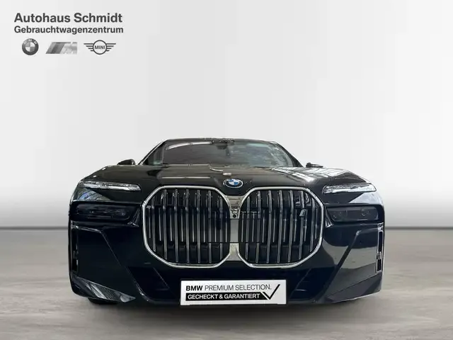 BMW i7