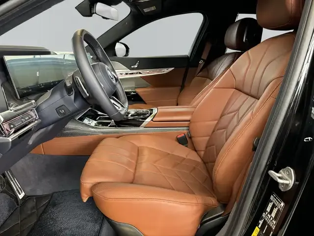 BMW i7