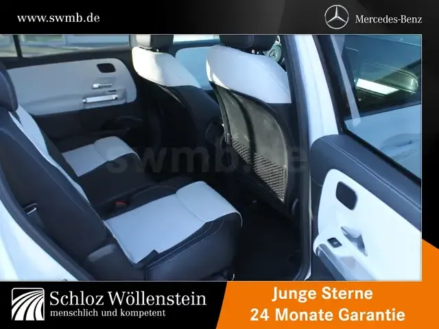 Mercedes-Benz GLB 220