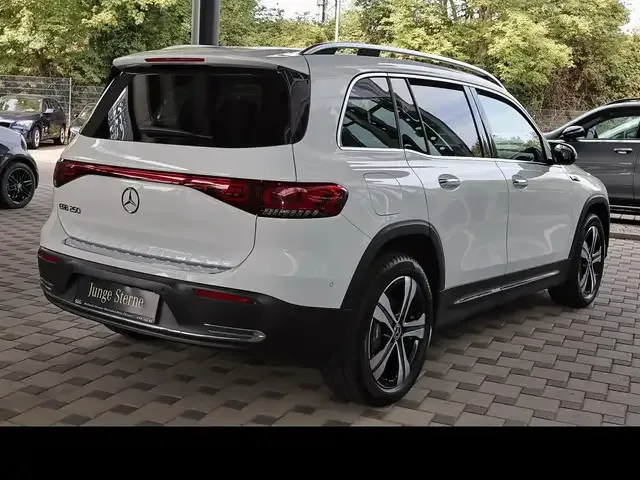 Mercedes-Benz EQB 250