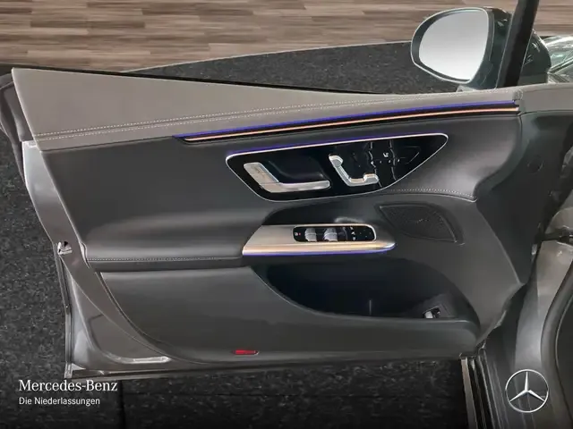 Mercedes-Benz EQE 300