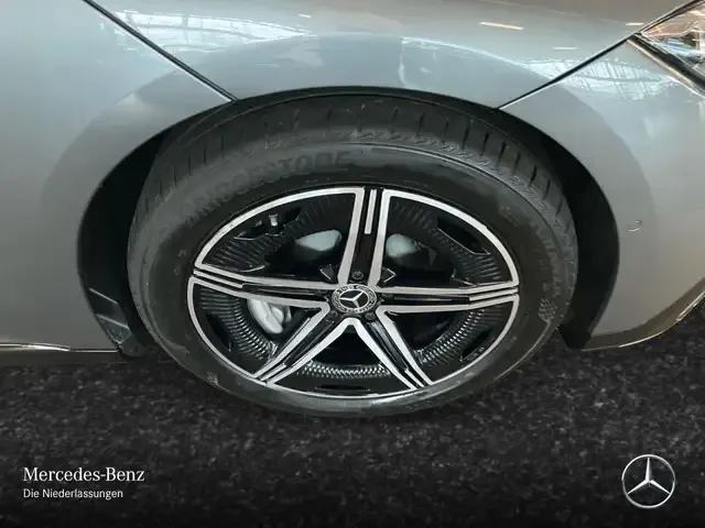 Mercedes-Benz EQE 300
