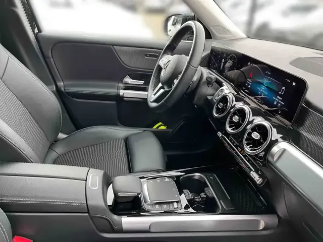 Mercedes-Benz GLB 220