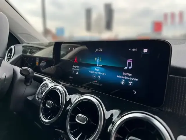 Mercedes-Benz GLB 220