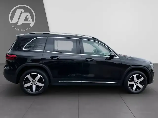 Mercedes-Benz GLB 220
