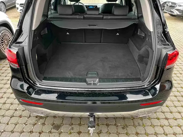 Mercedes-Benz GLB 220