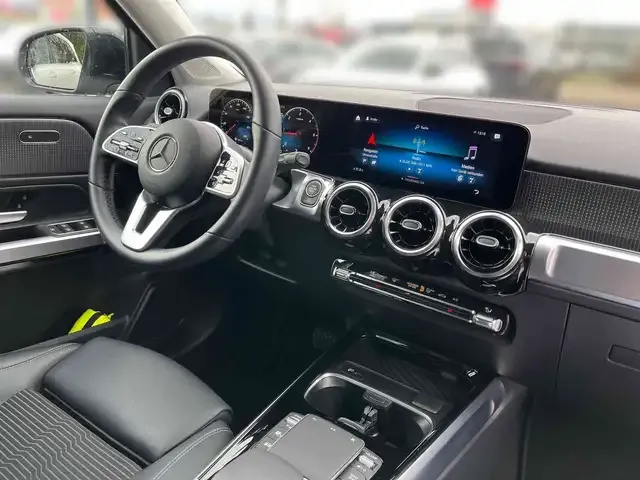 Mercedes-Benz GLB 220