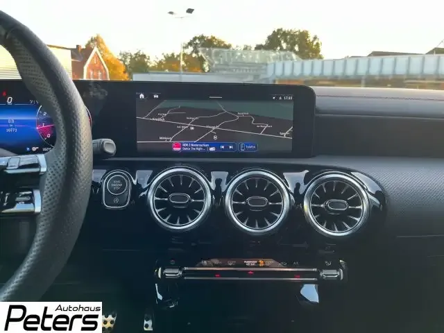 Mercedes-Benz CLA 180