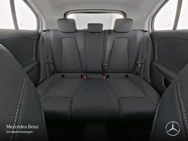 Mercedes-Benz A 220