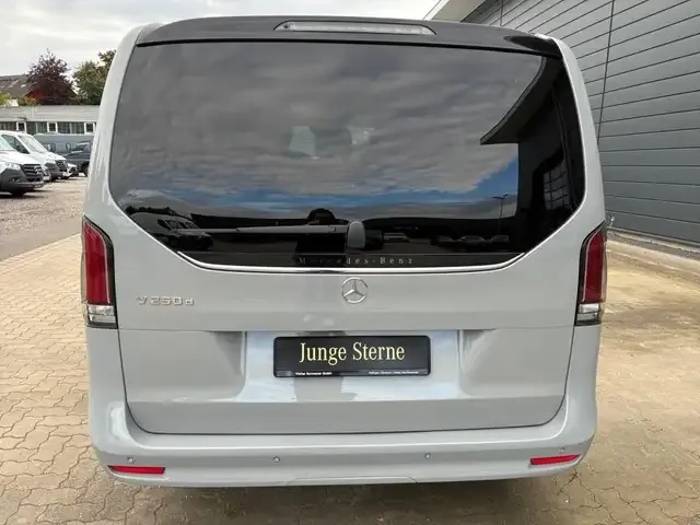 Mercedes-Benz V 250