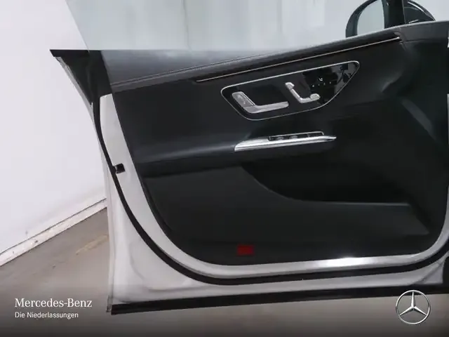 Mercedes-Benz EQE 300
