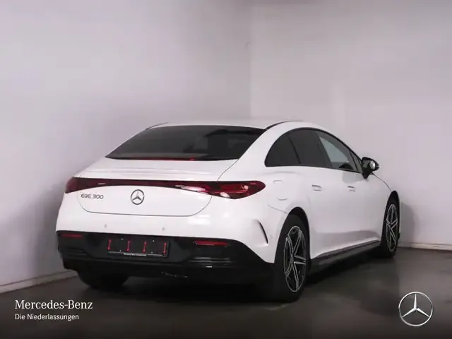 Mercedes-Benz EQE 300
