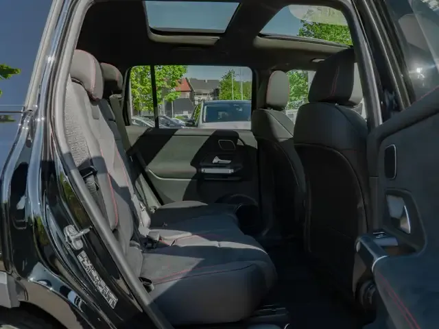 Mercedes-Benz GLB 220