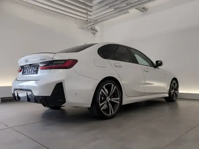 BMW 330