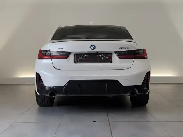 BMW 330