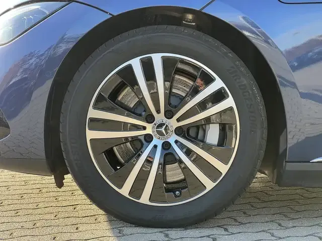 Mercedes-Benz EQE 300