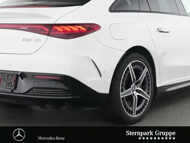 Mercedes-Benz EQE 43