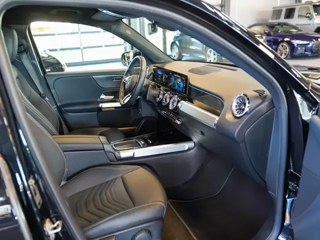 Mercedes-Benz EQB 300