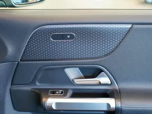 Mercedes-Benz EQB 300