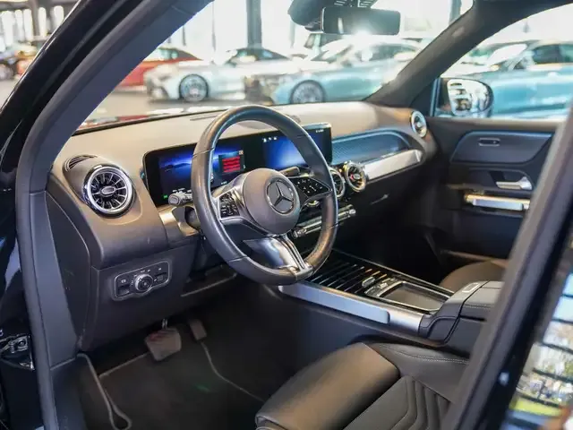 Mercedes-Benz EQB 300