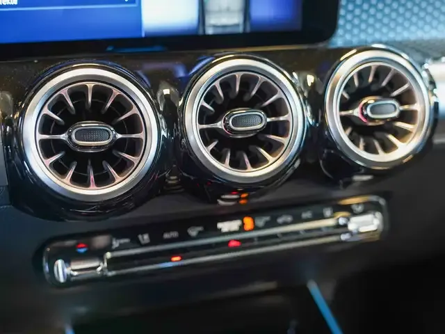 Mercedes-Benz EQB 300