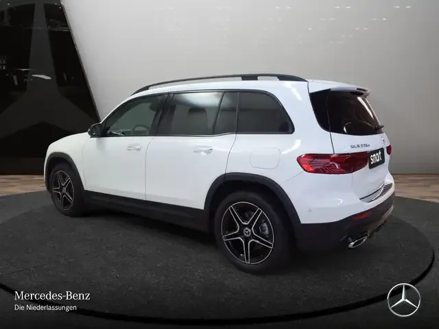 Mercedes-Benz GLB 220