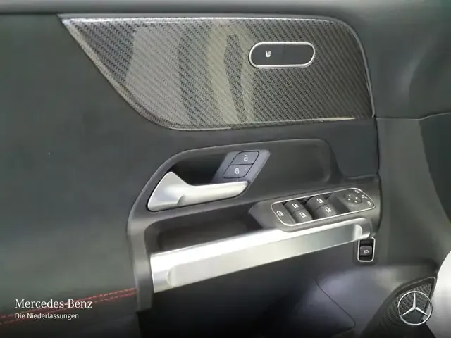 Mercedes-Benz GLB 220