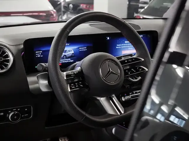 Mercedes-Benz EQB 300
