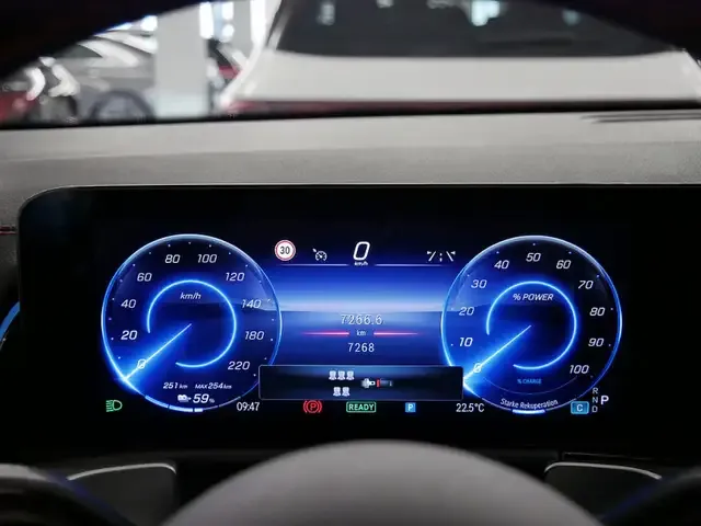 Mercedes-Benz EQB 300