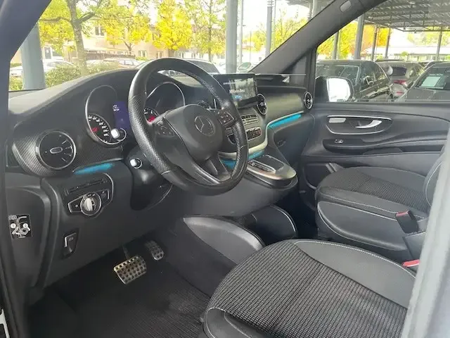 Mercedes-Benz V 250
