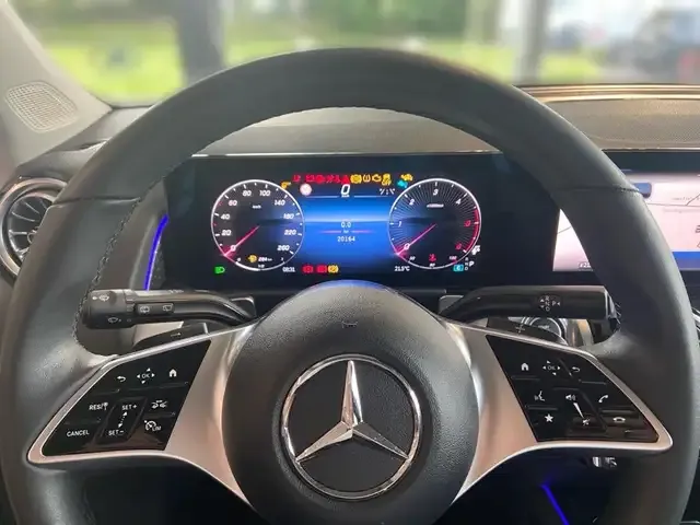Mercedes-Benz GLB 200