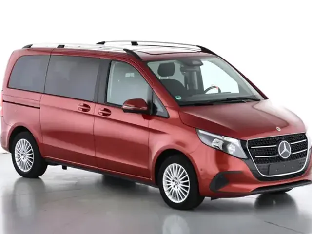 Mercedes-Benz V 220