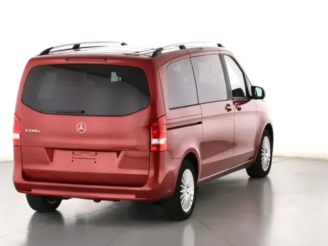Mercedes-Benz V 220