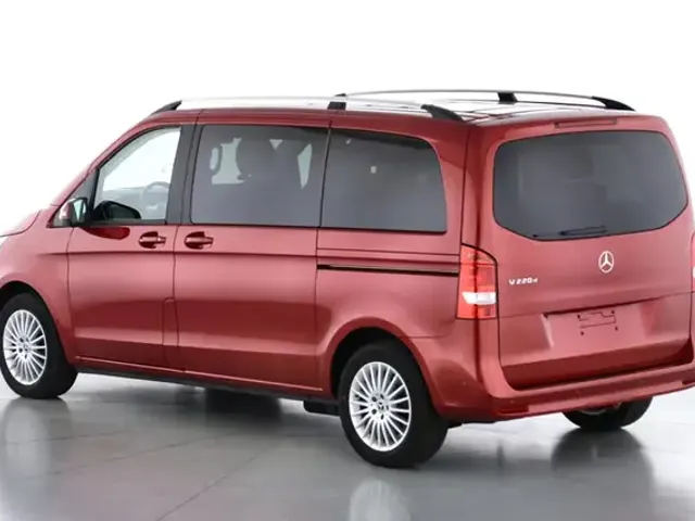 Mercedes-Benz V 220