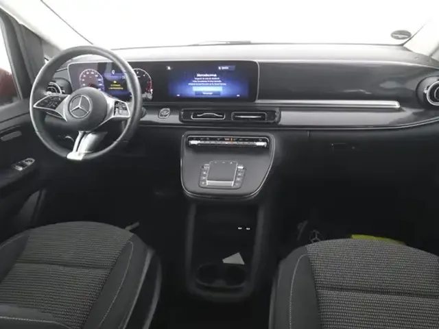 Mercedes-Benz V 220
