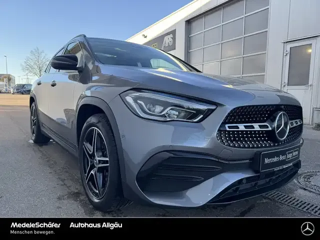 Mercedes-Benz GLA 220
