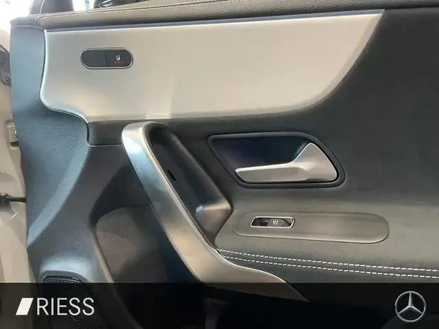 Mercedes-Benz CLA 220