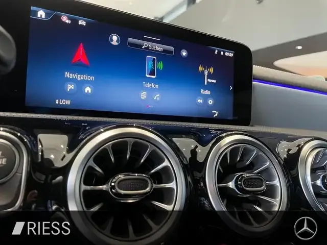 Mercedes-Benz CLA 220