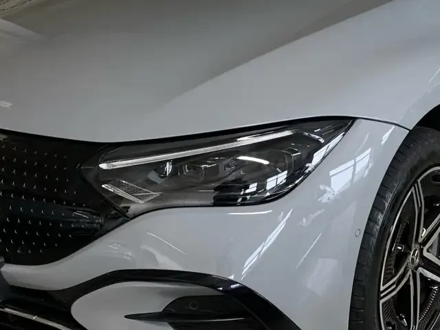Mercedes-Benz EQE 300