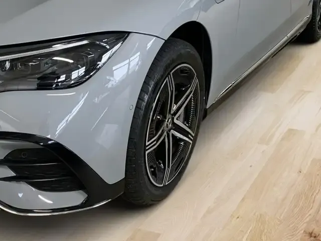 Mercedes-Benz EQE 300